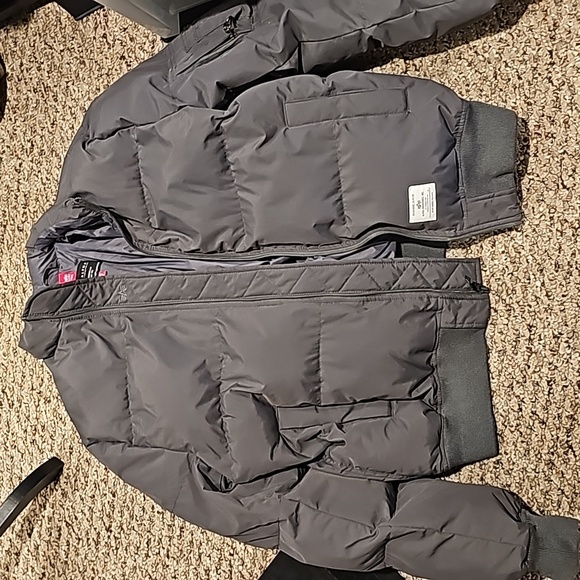 UNISEX gray puffer coat....size XL... LIKE NEW!! ALPHA INDUSTRIES. - Picture 8 of 8